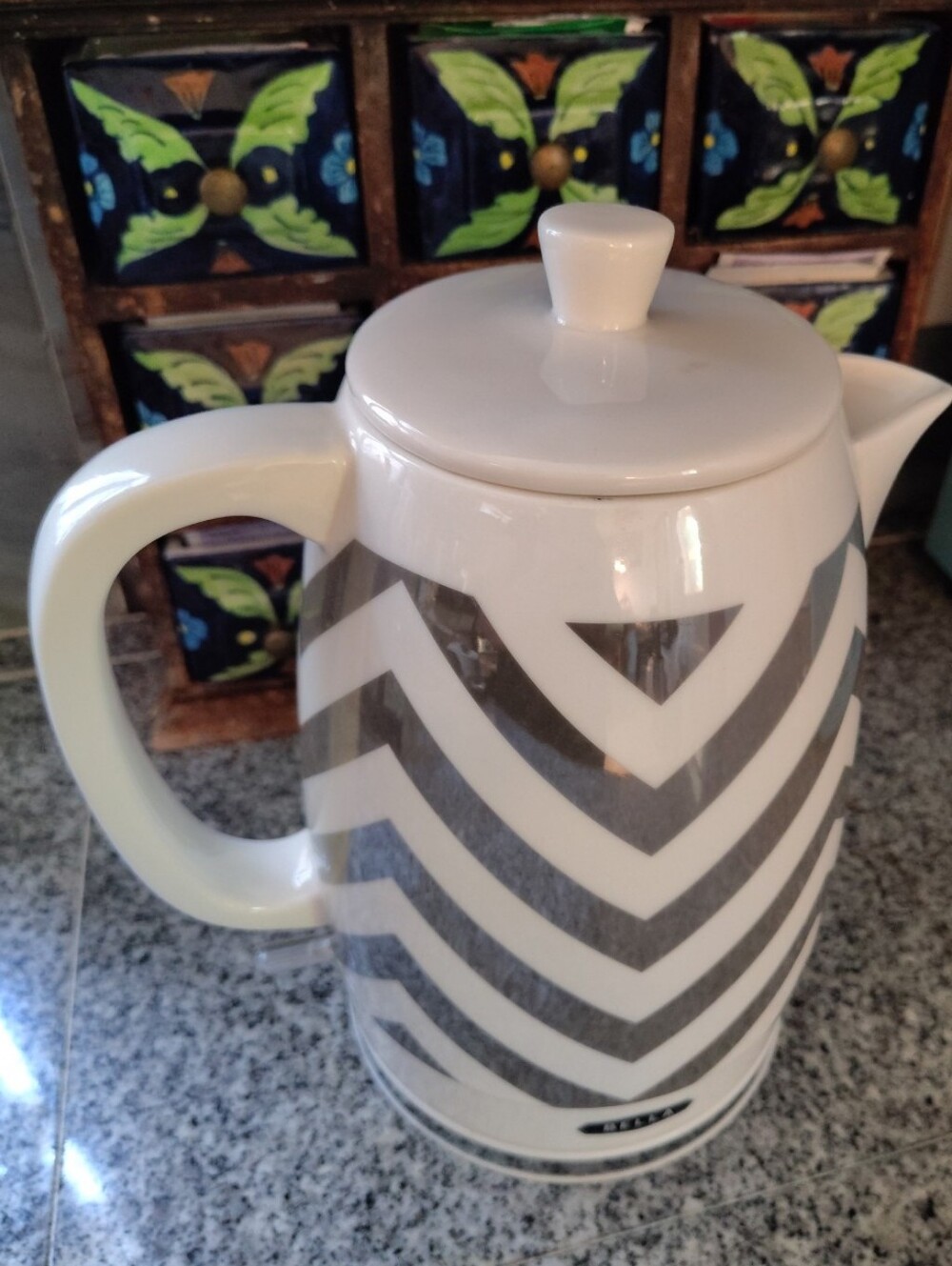 Discontinued Bella Ceramic electric Tea Kettle Chevron Pattern.